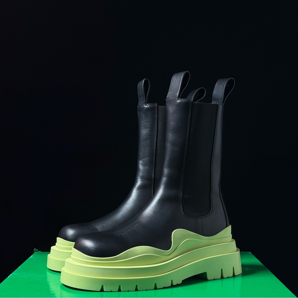 BOTTEGA VENETA Black Tire Chelsea Boots